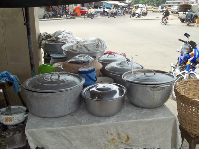 Bénin : les mini-restos ont la cote, mais ils sont illégaux