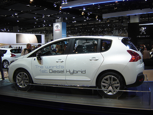 Peugeot 3008 hybride diesel La baisse de la consommation réduit la dépendance des décisions d’achat au prix du carburant. Crédit photo : harry_nl